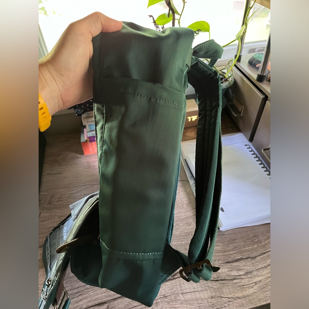 Doughnut 16L backpack green